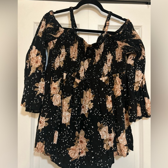 Torrid Challis Cold Shoulder Blouse - Picture 4 of 4